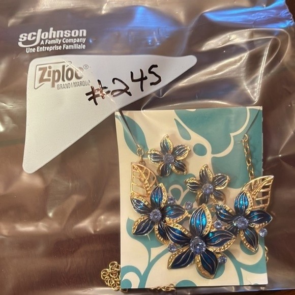 Fashion Jewelry Blue Floral Bling Rhinestone Necklace Earrings Set Unsigned #245 - Picture 12 of 12